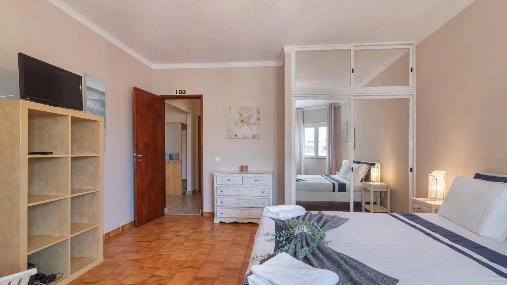 Apartamento Patio Da Rocha - Silhueta Citadina Portimão